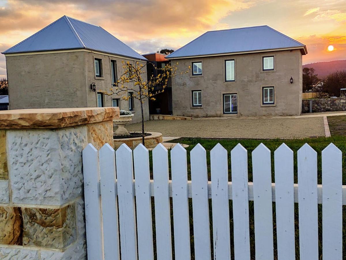 לינה וארוחת בוקר Triabunna Barracks מראה חיצוני תמונה
